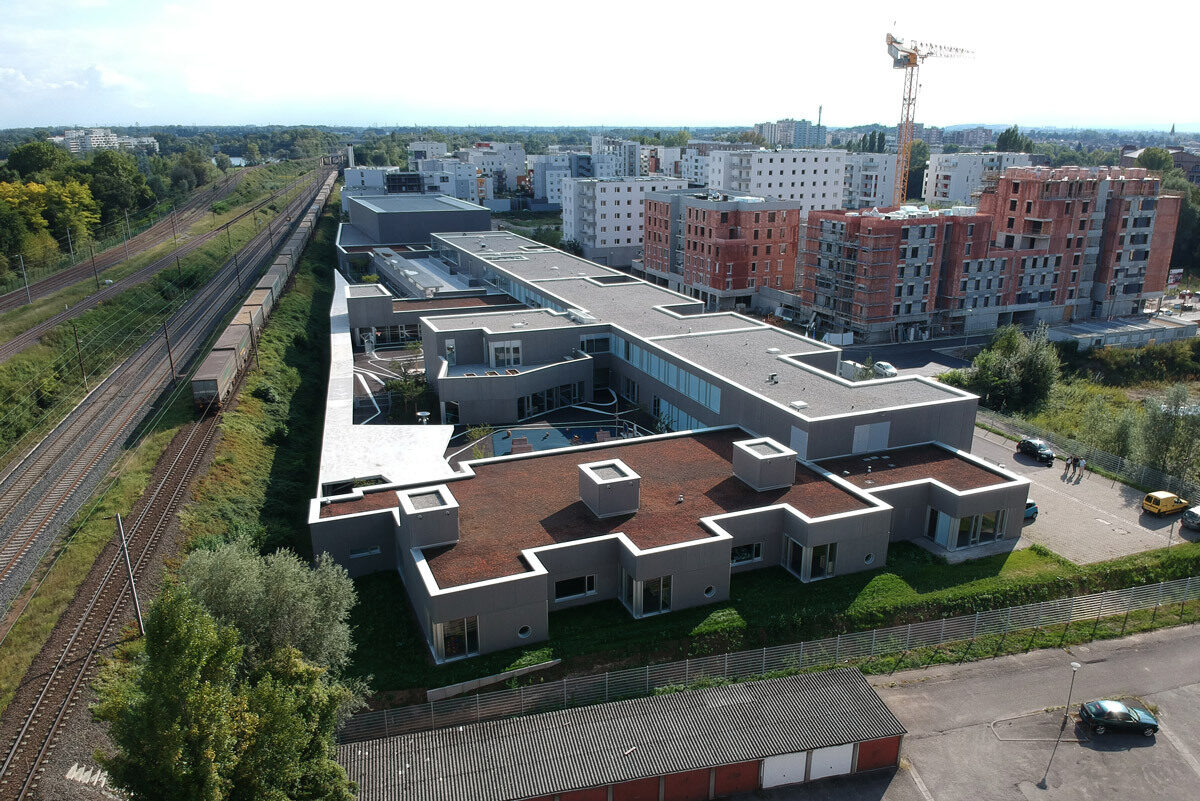 Bâtiment de collectivité ou logement social inspecté par drone