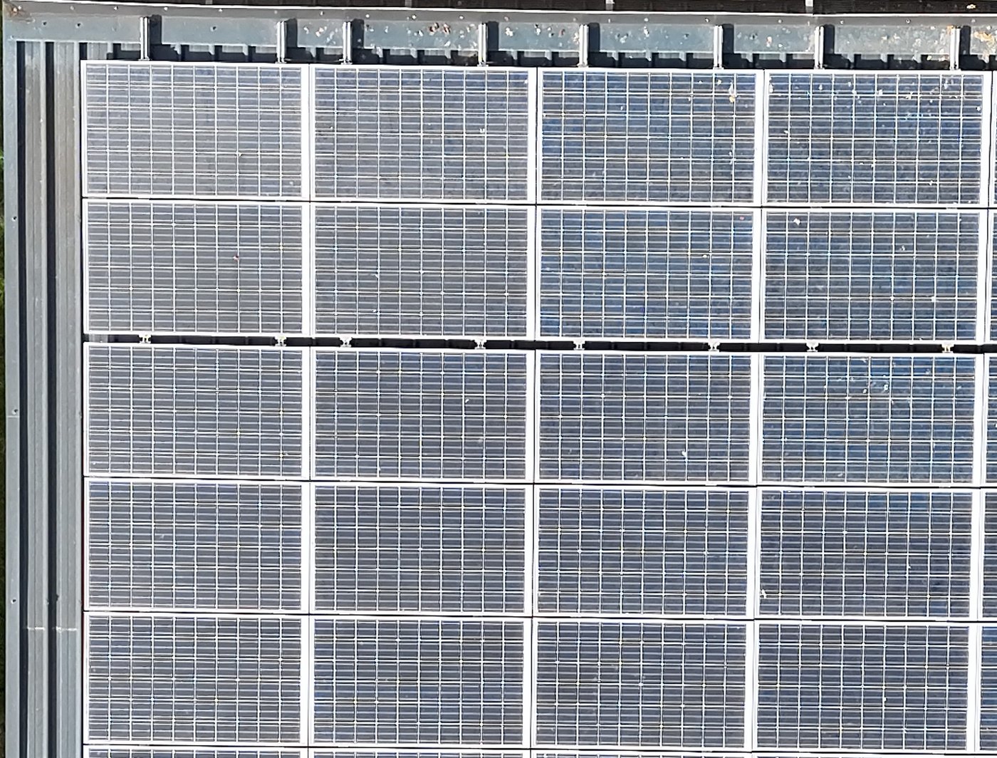 Vue visible des panneaux solaires